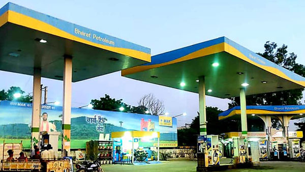 VAT Reduced On Fuel: दिल्ली में पेट्रोल-डीजल पर वैट हुआ कम, जानें क्या है ईंधन पर नए वैट की दर