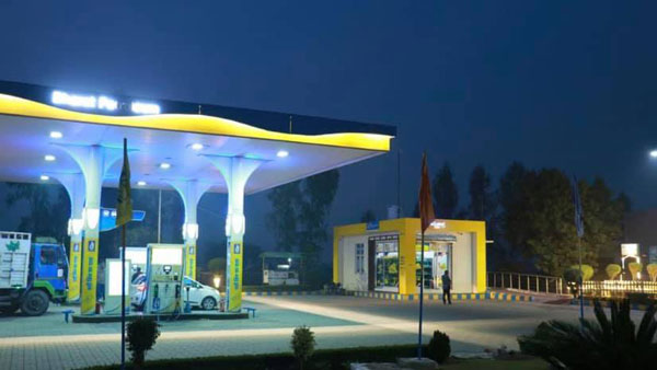 भारत पेट्रोलियम 5 साल में लगाएगी 7,000 ईवी चार्जिंग स्टेशन, ‘ग्रीन एनर्जी’ में शिफ्ट होंगे पेट्रोल पंप