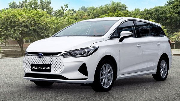 BYD ने भारत में लाॅन्च की e6 इलेक्ट्रिक एमपीवी, सिंगल चार्ज पर चलेगी 500 Kms, जानें कीमत