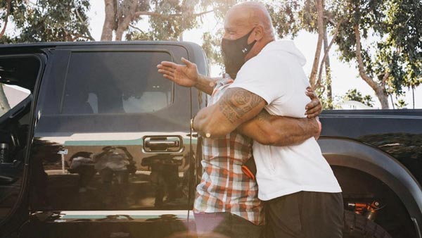 ‘The Rock’ ने इस व्यक्ति को गिफ्ट किया अपना कस्टम-बिल्ट Ford F-150 Raptor, हो गया भावुक