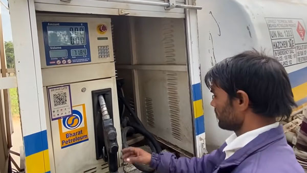 आज फिर बढ़ी पेट्रोल-डीजल की कीमतें, मुंबई में एक लीटर पेट्रोल 115 रुपये के पार, जानें ताजा रेट