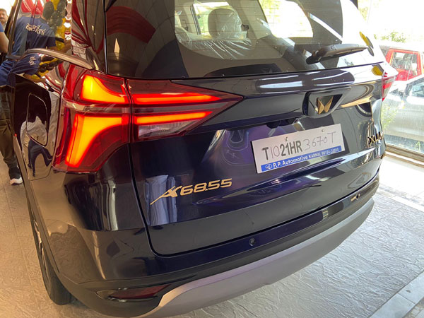 ओलंपिक स्वर्ण पदक विजेता Neeraj Chopra को मिली उनकी Mahindra XUV700 गोल्ड एडिशन