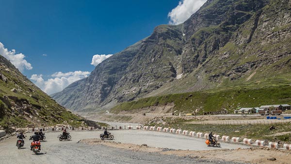 World’s Highest Road: लद्दाख में बनी दुनिया की सबसे ऊंची सड़क का नाम गिनीज वर्ल्ड रिकाॅर्ड में दर्ज