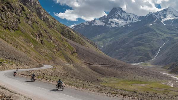 World’s Highest Road: लद्दाख में बनी दुनिया की सबसे ऊंची सड़क का नाम गिनीज वर्ल्ड रिकाॅर्ड में दर्ज