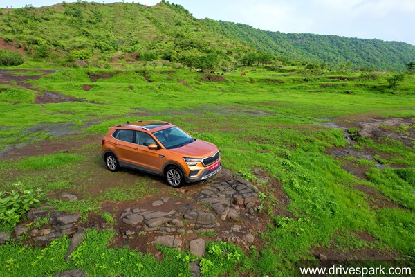 Skoda Kushaq SUV को मिली 15,000 यूनिट्स से ज्यादा की बुकिंग, कंपनी के लिए एक बड़ी उपलब्धि