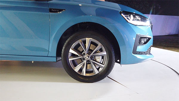 Skoda Slavia Review: स्कोडा की स्लाविआ का कैसा है लुक? वैरिएंट, फीचर्स, इंजन जानकारी