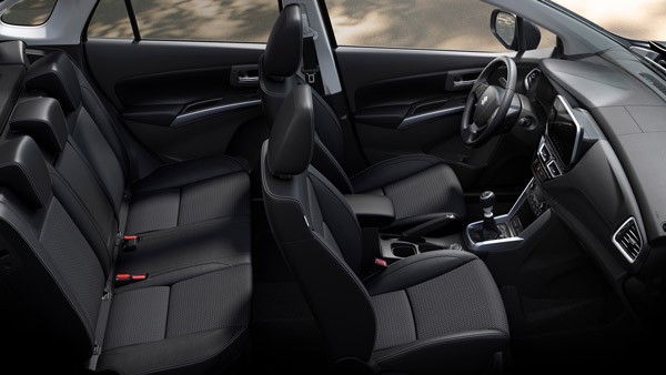 नई Suzuki S-Cross नए डिजाईन व माइल्ड हाइब्रिड तकनीक के साथ हुई पेश, जानें क्या हुए है बदलाव
