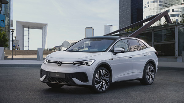 Volkswagen ID.5: फॉक्सवैगन ला रही है धांसू इलेक्ट्रिक कार, एक बार चार्ज करने पर चलेगी 520 किलोमीटर