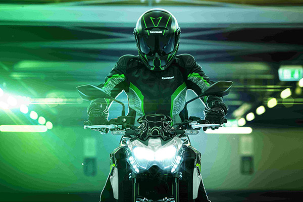Kawasaki Z900 नए रंग में हुई लाॅन्च, नए साल से हो जाएगी महंगी