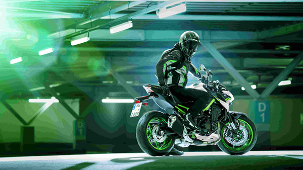 Kawasaki Z900 नए रंग में हुई लाॅन्च, नए साल से हो जाएगी महंगी