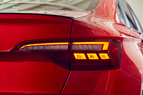 क्या आप जानते हैं कि Reverse Light का असली काम क्या होता है? अगर नहीं तो जानें यहां