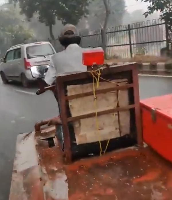 हाथ-पैर न होने पर भी यह व्यक्ति चलाता है गाड़ी, Anand Mahindra देने वाले हैं नौकरी