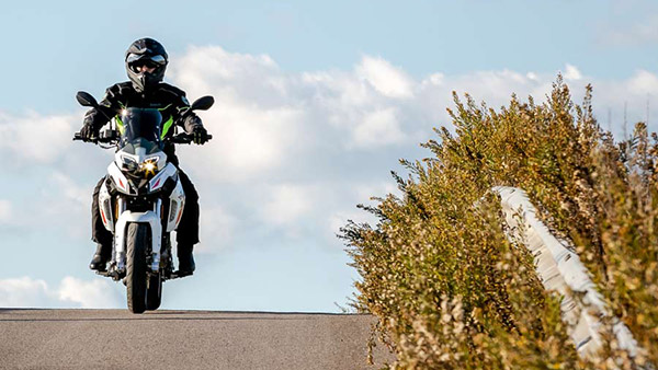 Benelli TRK 251 एडवेंचर बाइक भारत में हुई लाॅन्च, जानें क्या है कीमत और फीचर्स