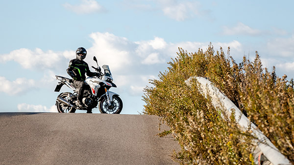 Benelli TRK 251 एडवेंचर बाइक भारत में हुई लाॅन्च, जानें क्या है कीमत और फीचर्स