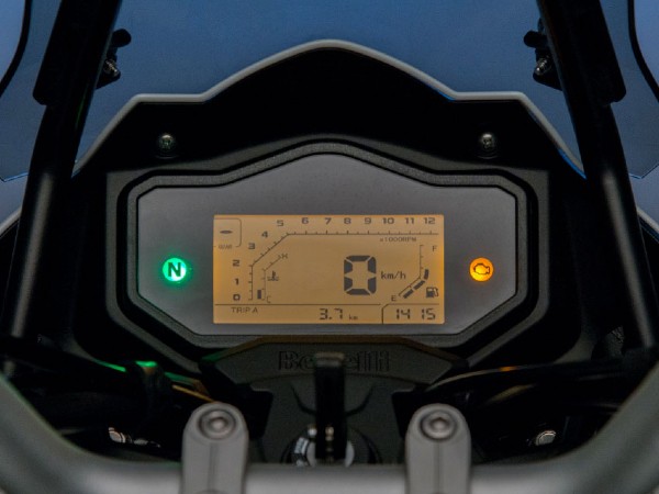 Benelli TRK 251 की बुकिंग 6000 रुपये में हुई शुरू, जानें कब शुरू होगी डिलीवरी