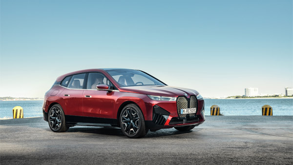 BMW iX इलेक्ट्रिक SUV की आधिकारिक रेंज का खुलासा, जानें फुल चार्ज पर कितना चलती है