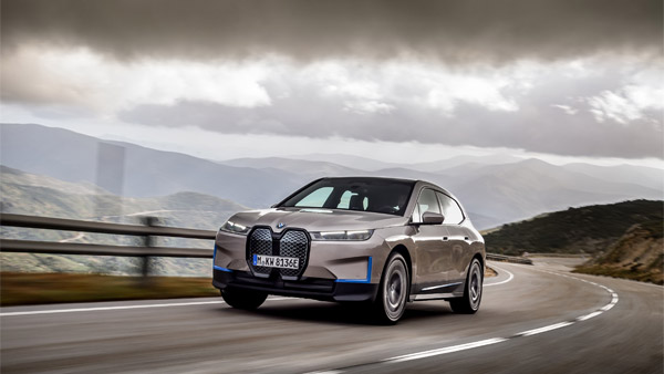 BMW iX इलेक्ट्रिक SUV की आधिकारिक रेंज का खुलासा, जानें फुल चार्ज पर कितना चलती है