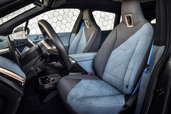 BMW iX इलेक्ट्रिक SUV की आधिकारिक रेंज का खुलासा, जानें फुल चार्ज पर कितना चलती है
