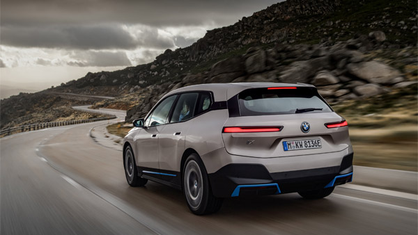 BMW पेश करने वाली है रंग बदलने वाली कार, 2022 Consumer Electronics Show में हो सकता है खुलासा