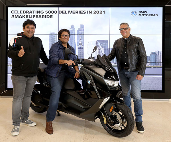 BMW Motorrad ने छुआ अब तक की सबसे अधिक बिक्री का आंकड़ा, 2021 में 5000 बाइक्स की हुई डिलीवरी