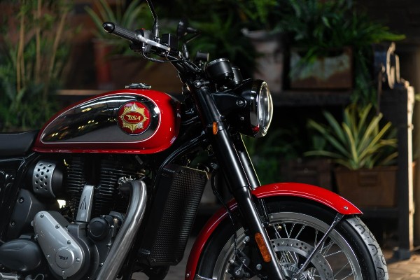 BSA Motorcycles की पहली बाइक Goldstar 650 हुई पेश, RE 650 Twins से होगा मुकाबला