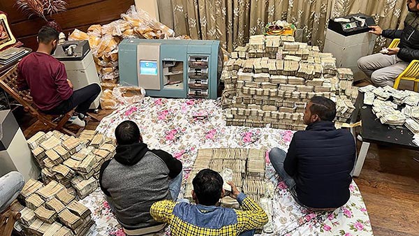 बेशुमार दौलत के बाद भी पीयूष जैन चलाता था खटारा स्कूटर, छापेमारी में मिले कई पुराने वाहन