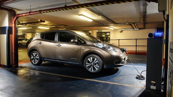 EV Charging Stations: पुणे में इलेक्ट्रिक वाहनों के लिए लगाए जाएंगे 500 चार्जिंग स्टेशन