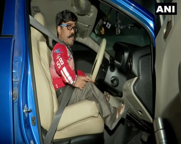 हैदराबाद के शिवपाल भारत के पहले बौने व्यक्ति जिनका बना Driving License, जानें