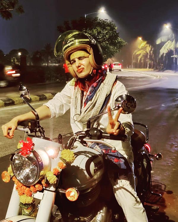 अभिनेत्री Kirti Kulhari ने खरीदी नई Royal Enfield Classic 350, सोशल मीडिया पर साझा की तस्वीरें