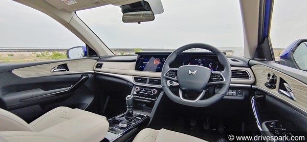 Mahindra XUV700 की अभी बुकिंग कराने वालों को मिली मई 2023 की डिलीवरी डेट, सोशल मीडिया पर फूटा गुस्सा