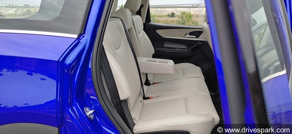 Mahindra XUV700 जल्द ही 6-सीटर वैरिएंट में हो सकता है लॉन्च, मिल सकती है कैप्टन सीट
