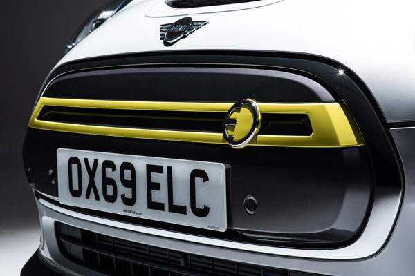 नई MINI Cooper SE इलेक्ट्रिक कार को मार्च 2022 में किया जाएगा लॉन्च, कंपनी ने की पुष्टि