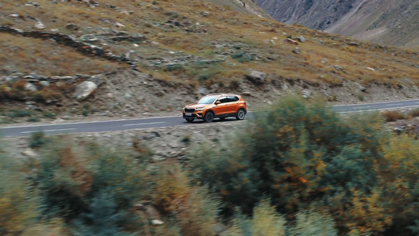 Skoda ने 20 साल को खास तरह से किया सेलिब्रेट, रोहतांग पास पर बनाया 3डी प्रोजेक्शन