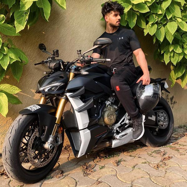 एक्टर Sooraj Pancholi ने खरीदी नई Ducati Streetfighter V4 S, खुद को दिया क्रिसमस का तोहफा