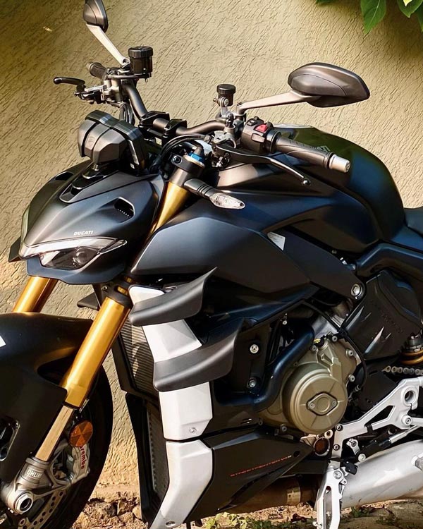 एक्टर Sooraj Pancholi ने खरीदी नई Ducati Streetfighter V4 S, खुद को दिया क्रिसमस का तोहफा