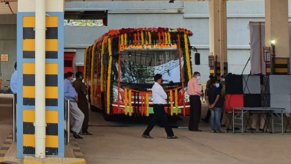 टाटा मोटर्स ने अहमदाबाद में की 60 इलेक्ट्रिक बसों की डिलीवरी, फुल चार्ज पर चलती हैं 150 किलोमीटर