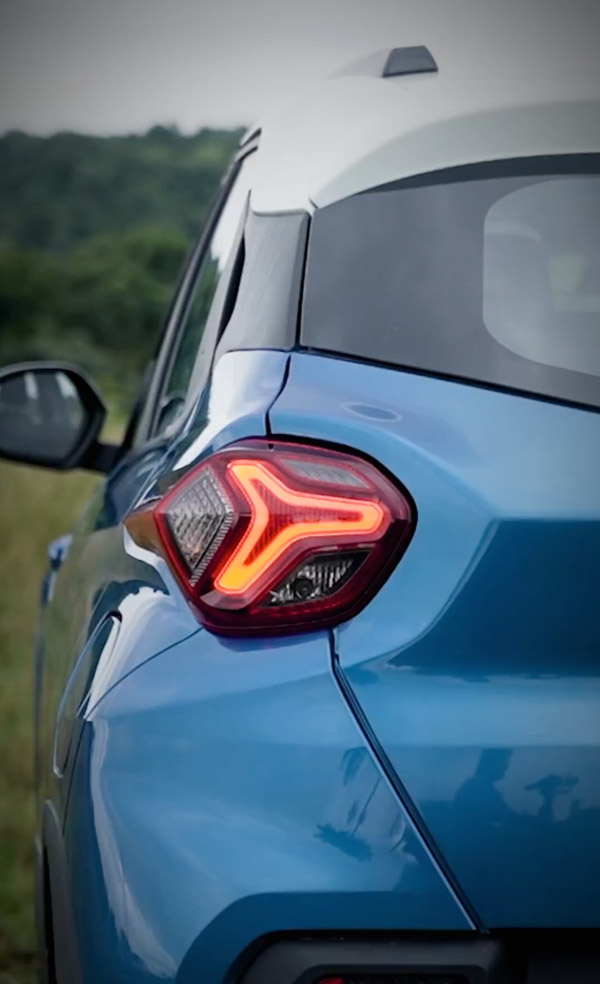 क्या आप जानते हैं कि Reverse Light का असली काम क्या होता है? अगर नहीं तो जानें यहां