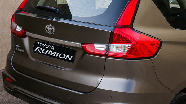 क्या आप जानते हैं कि Reverse Light का असली काम क्या होता है? अगर नहीं तो जानें यहां