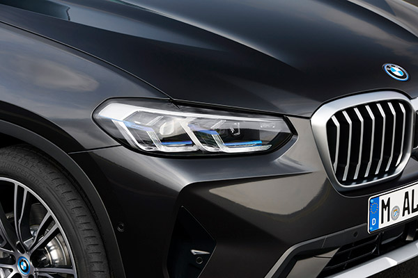 नई BMW X3 SUV भारत में हुई लाॅन्च, कीमत 9.90 लाख रुपये से शुरू