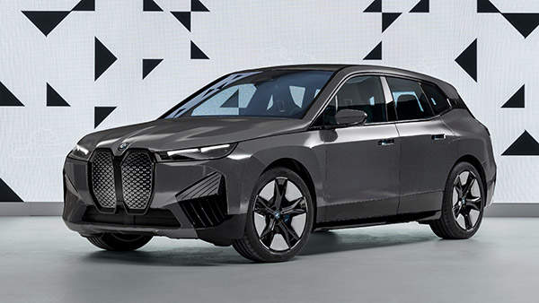 सिर्फ एक बटन के क्लिक पर ‘गिरगिट’ की तरह रंग बदलेगी कार, BMW ने पेश की नई तकनीक