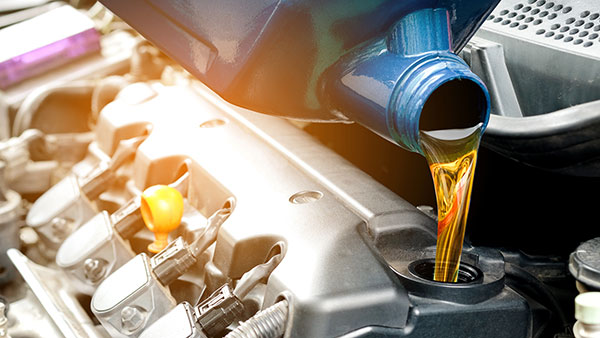 Types of Engine Oil: आपके वाहन के लिए कौन सा इंजन ऑयल है बेस्ट, यहां जानें