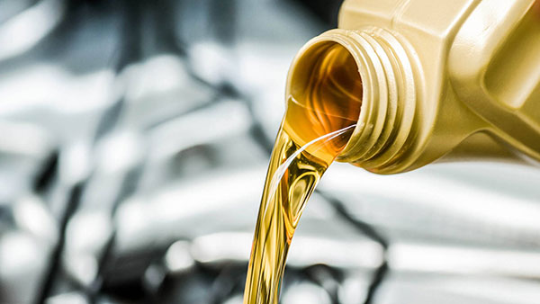 Types of Engine Oil: आपके वाहन के लिए कौन सा इंजन ऑयल है बेस्ट, यहां जानें