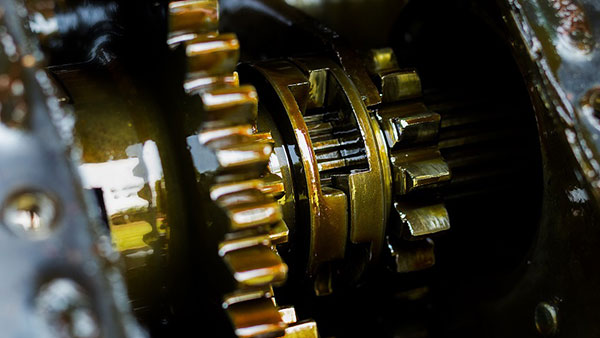 Types of Engine Oil: आपके वाहन के लिए कौन सा इंजन ऑयल है बेस्ट, यहां जानें