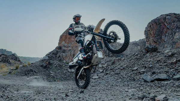 Hero MotoCorp ने शुरू की XPulse 200 4V की बुकिंग, 1.28 लाख रुपये की कीमत में पैसा वसूल बाइक