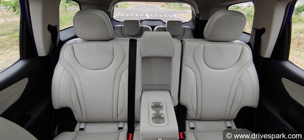 Mahindra XUV700 की बुकिंग 1 लाख आंकड़ें के पार, ग्राहकों को करना होगा लंबा इंतजार