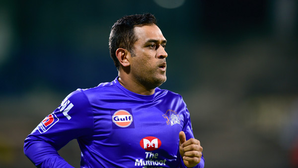 MS Dhoni ने खरीदी 1971 की यह विंटेज लैंड रोवर कार, नीलामी में लगाई थी बोली