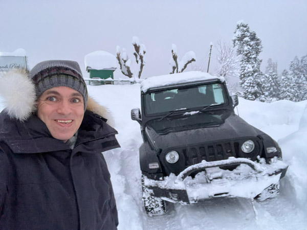 Mahindra Thar के साथ बर्फीली सड़कों पर दिखे Omar Abdullah, Anand Mahindra ने की प्रशंसा