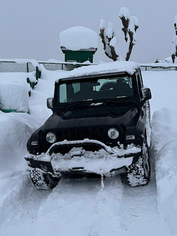 Mahindra Thar के साथ बर्फीली सड़कों पर दिखे Omar Abdullah, Anand Mahindra ने की प्रशंसा
