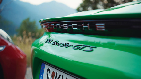 Porsche ने भारत में लाॅन्च की दो शानदार कारें, कीमत 1 करोड़ रुपये से भी ज्यादा