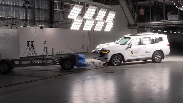 2022 Toyota Land Cruiser ने क्रैश टेस्ट में हासिल किए 5-स्टार, ANCAP ने जारी किया वीडियो
